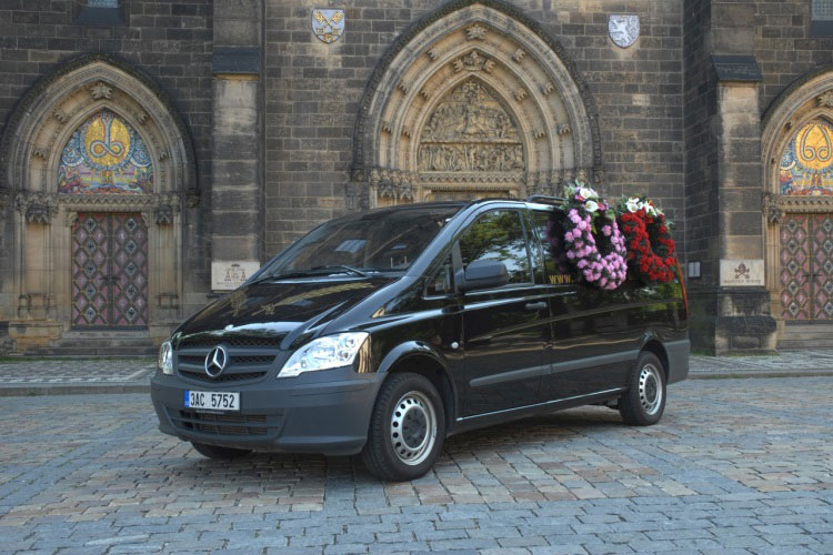 Pohřební vozidlo Mercedes Viano