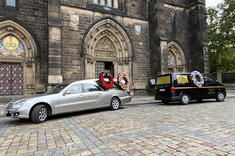 Pohřební vozidlo Mercedes